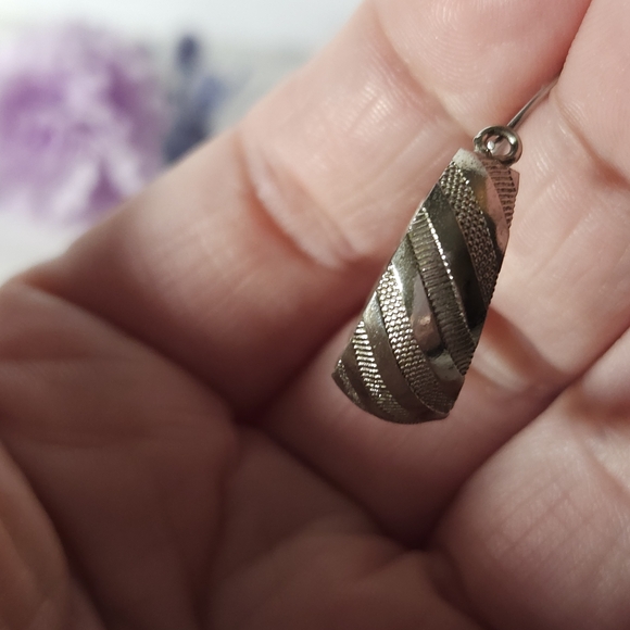 Vintage Silver Tone Striped Textured Hoop Earrings - Picture 2 of 6